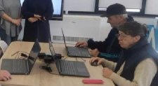 250208- SENIORII DIN COMUNITATE, MAI APROAPE DE TEHNOLOGIE