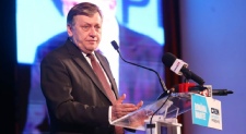 250328- CRIN ANTONESCU, ÎN VIZITĂ LA CĂLĂRAȘI. SUTE DE SUSȚINĂTORI L-AU ÎNTÂMPINAT PE CANDIDATUL ALIANȚEI ROMÂNIA ÎNAINTE